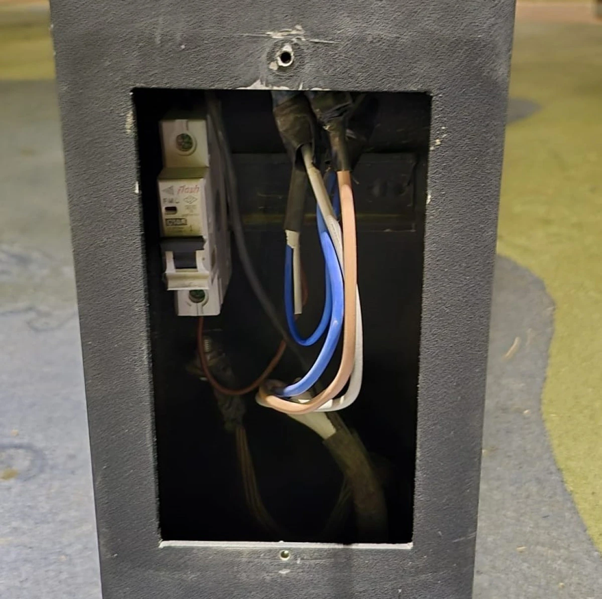 Açık Elektrik Panoları Aileleri Endişelendiriyor