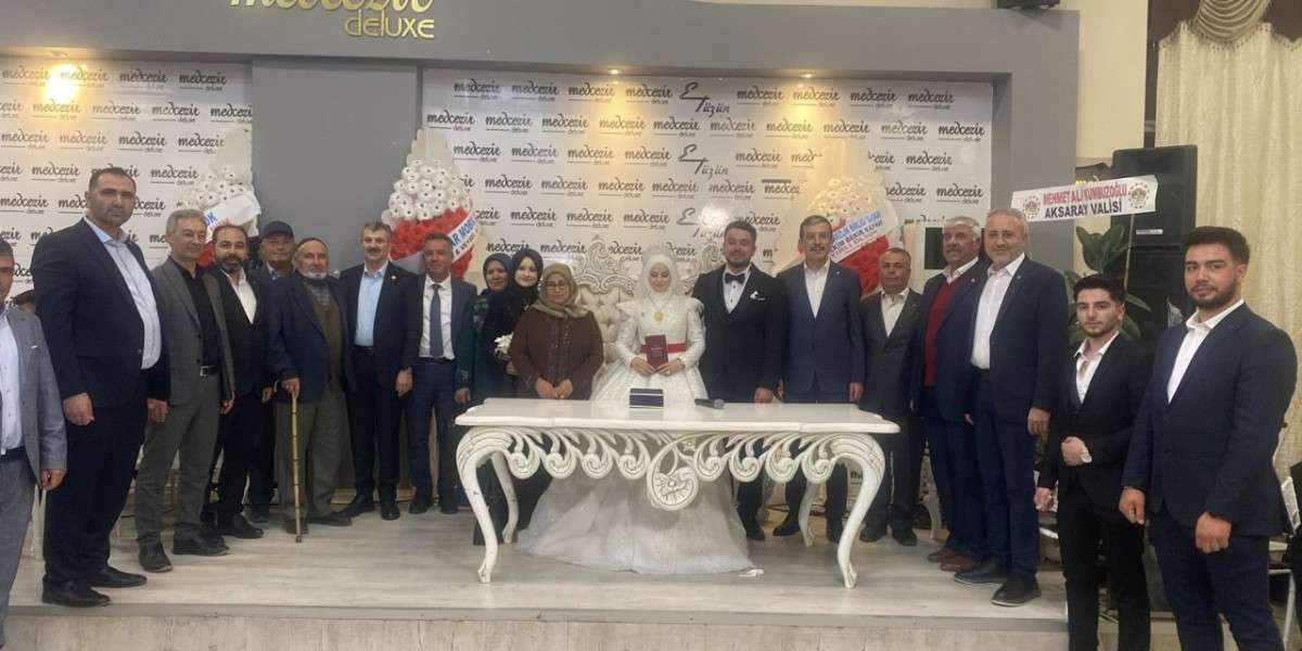 AK Parti Eskil İlçe Başkan Yardımcısı Veli Batur ile Gamze Nur Tarhan Dünyaevine Girdi
