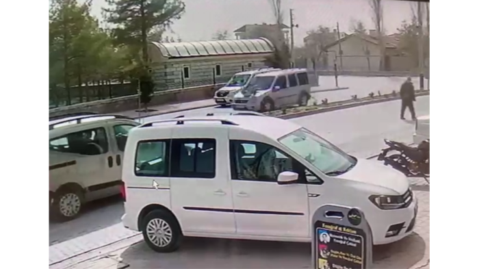 Otomobilin Çocuğa Çarptığı Kaza Güvenlik Kamerasına Yansıdı
