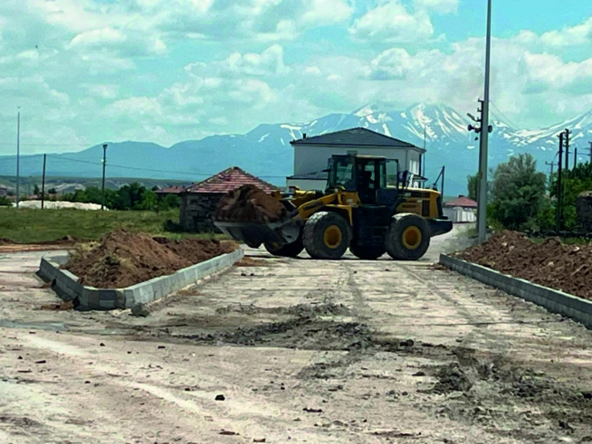 ASIRLIK YOLLARA NEŞTER! G&Uuml;LAĞA&Ccedil;-G&Uuml;ZELYURT YOLUNDA TARİHİ D&Ouml;N&Uuml;Ş&Uuml;M