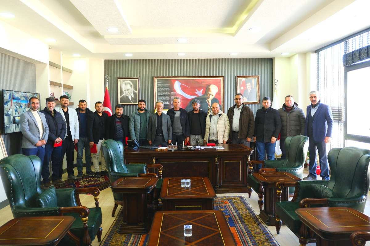 Başkan Zavlak'tan kulüp başkanlarına plaket verildi