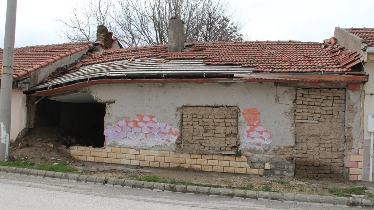 Eskil Belediyesi Virane Binaları Kaldırıyor