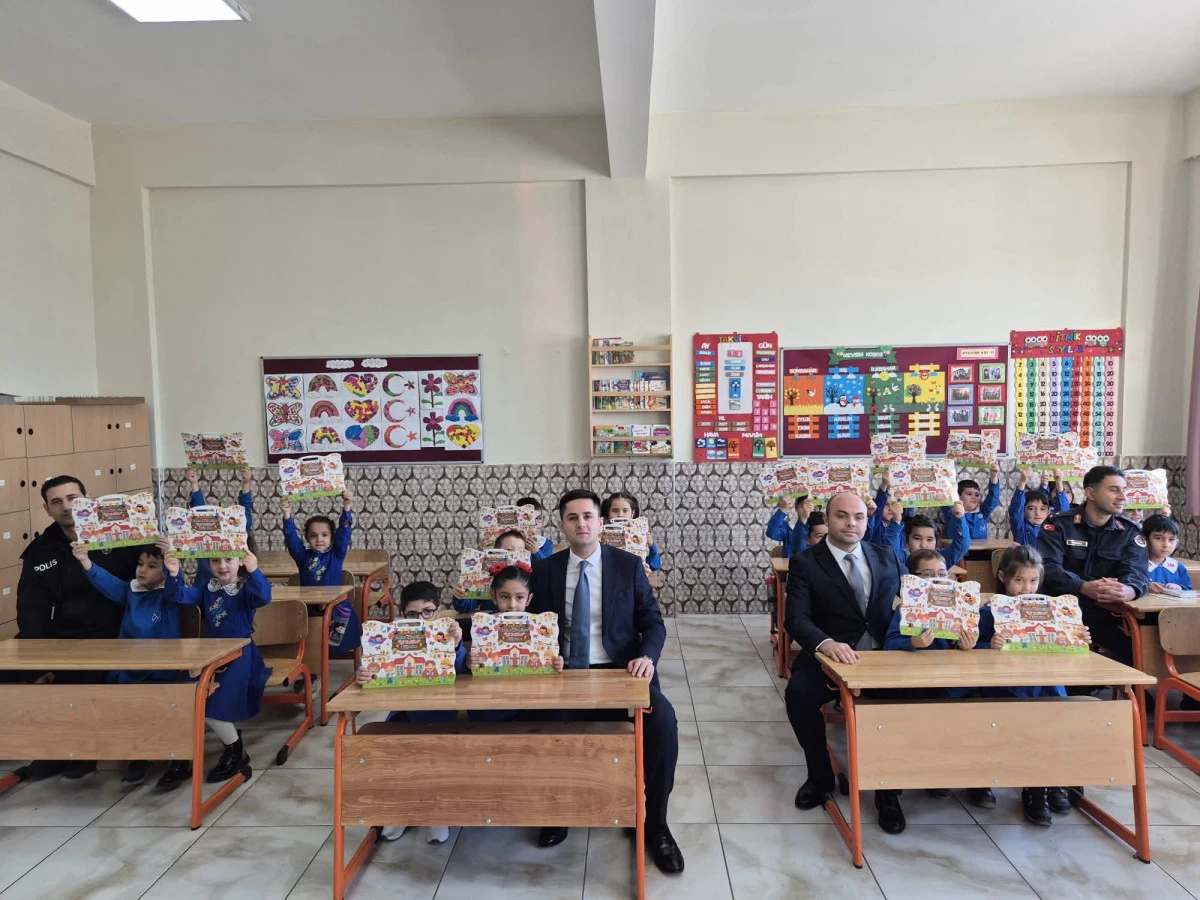 Eskil Hacı Battal T&uuml;z&uuml;n İlkokulu&rsquo;nda Karne Sevinci