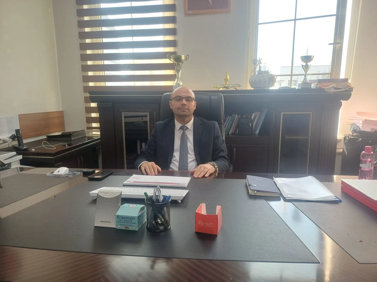 Eskil İl&ccedil;e Milli Eğitim M&uuml;d&uuml;r&uuml; G&ouml;revine Başladı