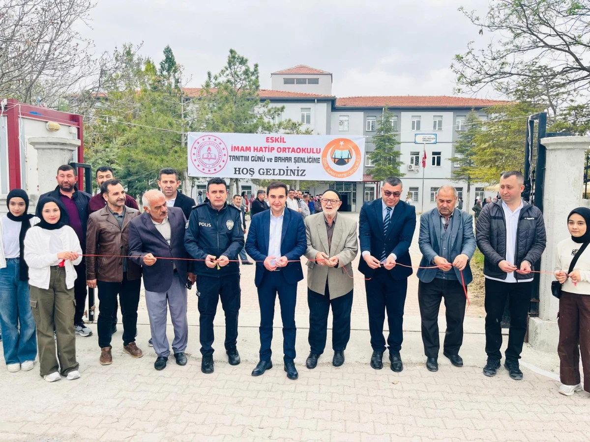 Eskil İmam Hatip Ortaokulu’nda “Tanıtım Günü ve Bahar Şenliği” Düzenlendi