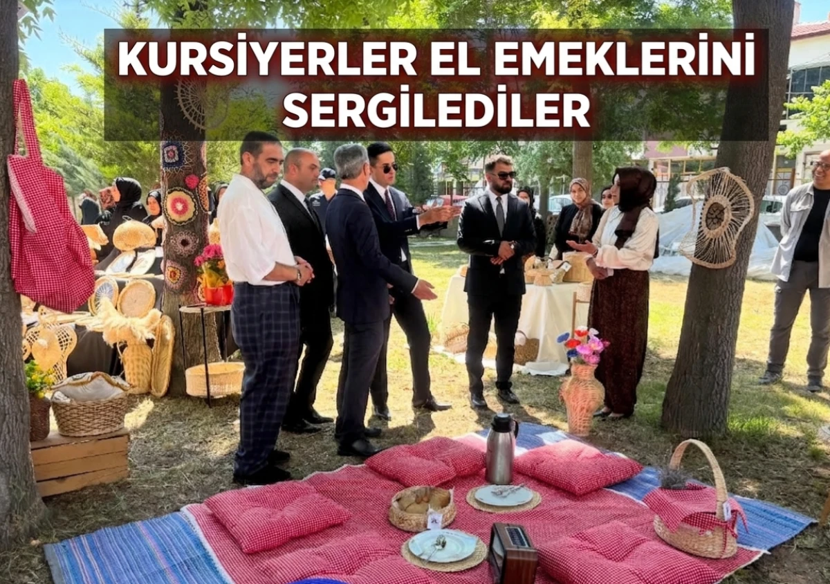 Eskil'de Kursiyerlerin El Emeği G&ouml;z Nuru Eserleri G&ouml;r&uuml;c&uuml;ye &Ccedil;ıktı