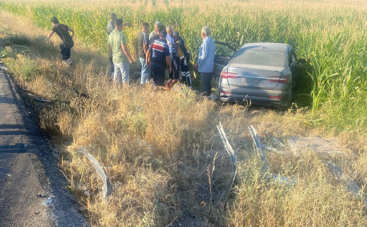 Eskil’de Trafik Kazası: 3 Yaralı