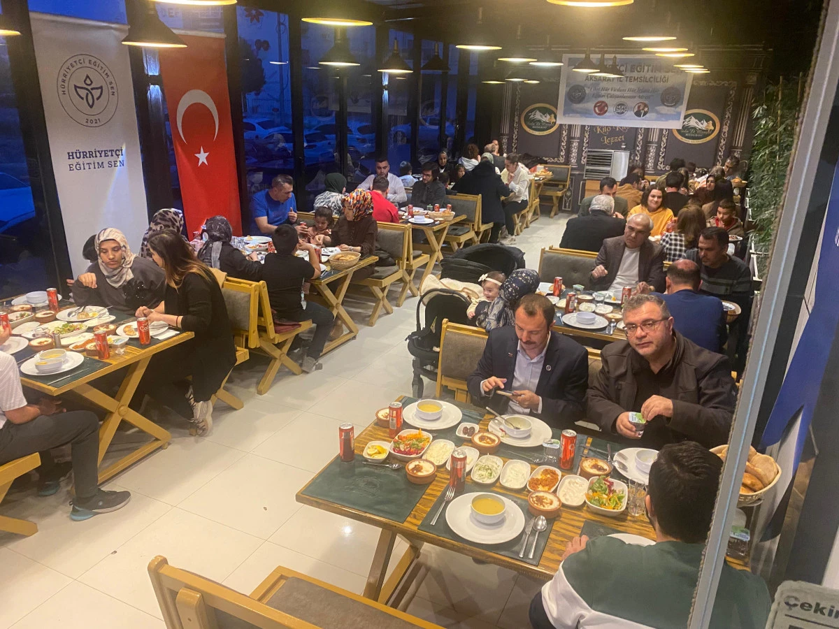 H&uuml;rriyet&ccedil;i Eğitim Sen Aksaray&rsquo;da İftar Programında Buluştu