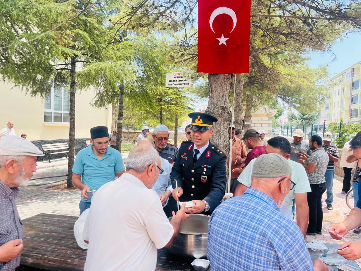  Mevlit Okundu ve Vatandaşlara Aşure Dağıtıldı