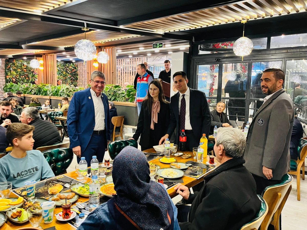 Ramazanın İlk G&uuml;n&uuml;nde Şehit ve Gazi Aileleriyle İftar Sofrasında Buluştu