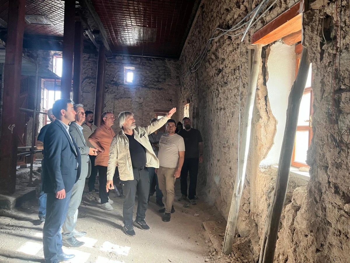 TADİLATI SÜREN ESKİL ULU CAMİİ’NDE İNCELEMEDE BULUNDULAR