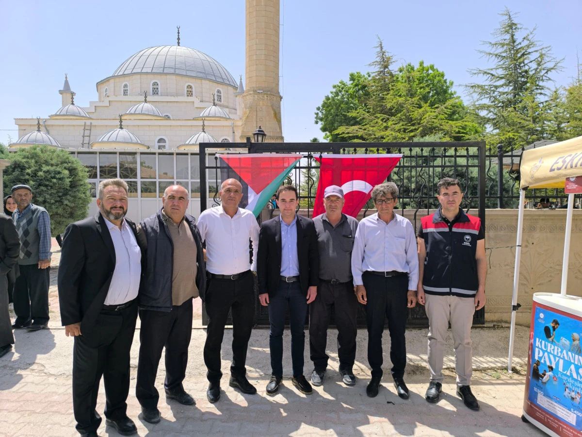 Çulfa'da Filistin için hayır  çarşısı düzenlendi
