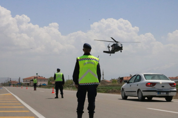 Helikopterle Trafik Denetimi Yapıldı